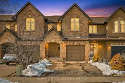 Att/Row/Townhouse in Hamilton