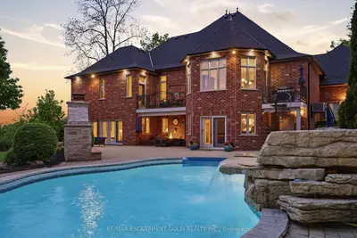 1863 Shaver Road, Hamilton, On L9g 3l1