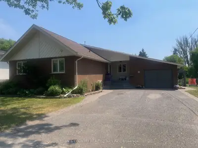 Detached in Thunder Bay