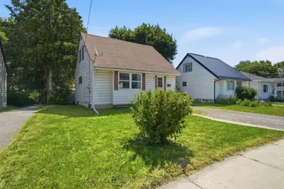 Detached in Belleville