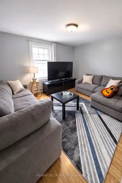 514 Bay Street 2, Ottawa Centre, On K1r 6b3