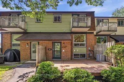 Condo Townhouse in Manor Park - Cardinal Glen and Area