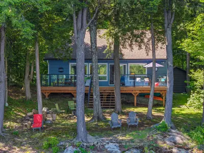 Detached in McKellar