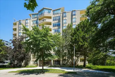 8 Village Green Boulevard 807, Hamilton, On L8g 5b8