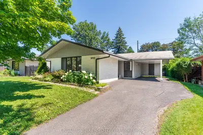 Detached in Billings Bridge - Riverside Park and Area
