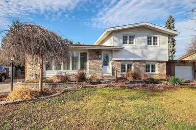 Detached in South of Baseline to Knoxdale