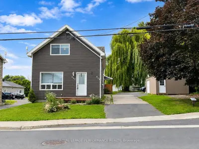 Duplex in Champlain