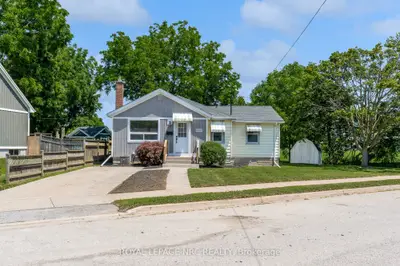 Detached in Niagara Falls