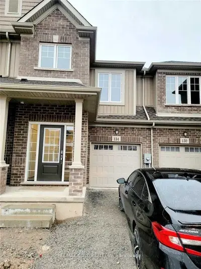 Att/Row/Townhouse in Welland