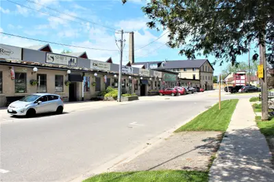 105 Queen Street W 6, Centre Wellington, On N1m 2l3