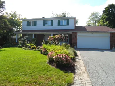 Detached in Beacon Hill North - South and Area