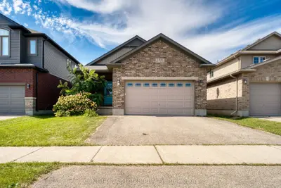 1005 Oakcrossing Gate, London North, On N6h 0e9