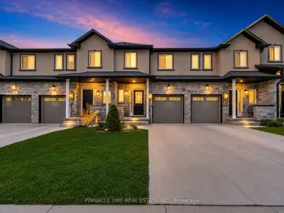Att/Row/Townhouse in Hamilton