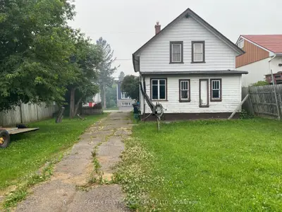 Detached in Thunder Bay