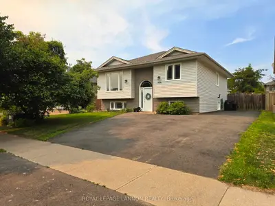 Detached in Thunder Bay