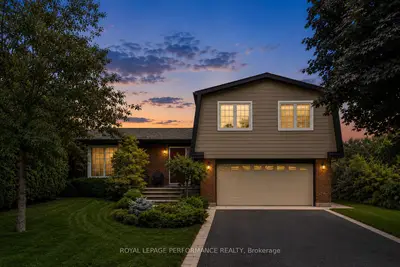 Detached in Hunt Club - Windsor Park Village and Area