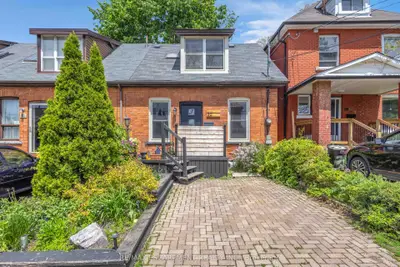 Att/Row/Townhouse in Hamilton
