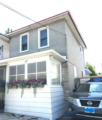 Detached in Cornwall