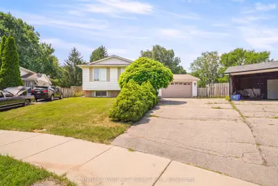 Detached in Brantford