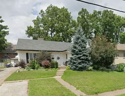 Detached in Niagara Falls