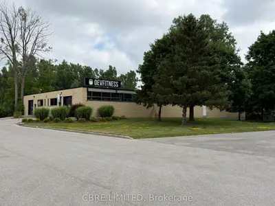 1794 Dundas Street, London East, On N5w 3e5