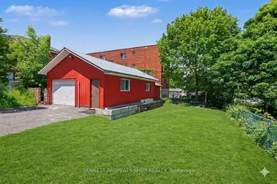1361 Summerville Avenue, Carlington - Central Park, On K1z 8g9