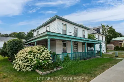 Triplex in Belleville