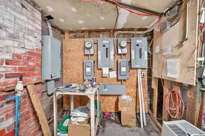817 King Street E, Hamilton, On L8m 1b1