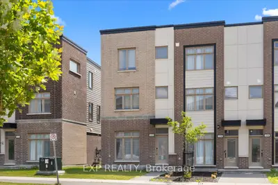 Att/Row/Townhouse in Manor Park - Cardinal Glen and Area