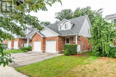 Att/Row/Townhouse in Waterloo