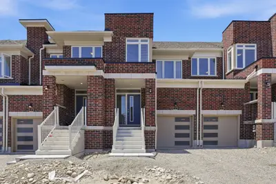 Att/Row/Townhouse in Brant
