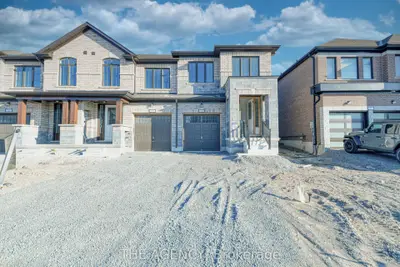 Att/Row/Townhouse in Kawartha Lakes