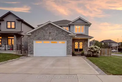 Detached in Woodstock