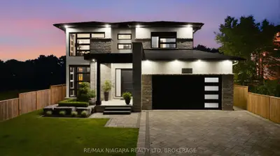 Detached in Niagara Falls