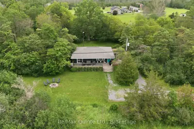 6 Grays Lane, Prince Edward County, On K0k 1p0