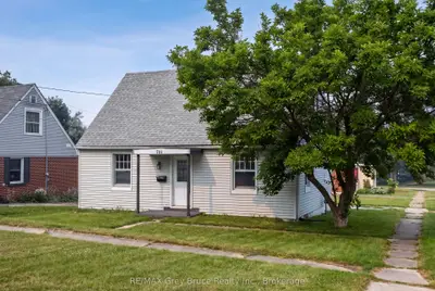 Detached in Owen Sound