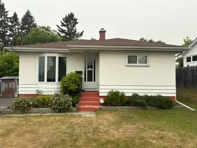 Detached in Thunder Bay