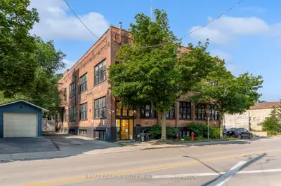 468 Cumberland Avenue B 2, Hamilton, On L8m 3m5