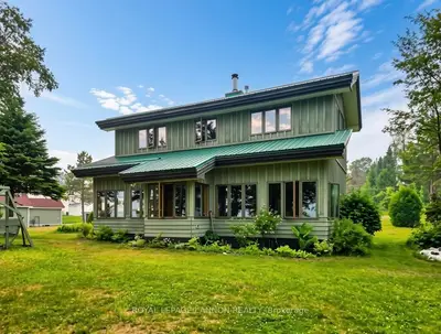 Detached in Shuniah