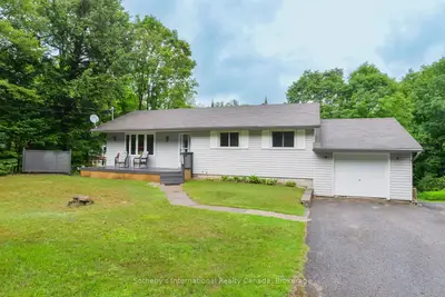1048 Old Falkenburg Road, Bracebridge, On P1l 1x4