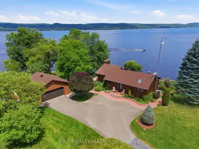 Detached in Champlain