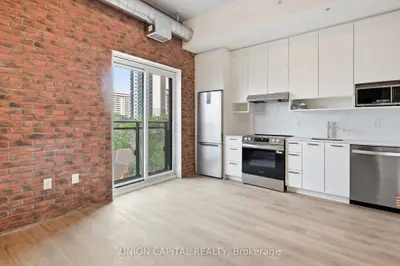 Condo Apartment in Hamilton