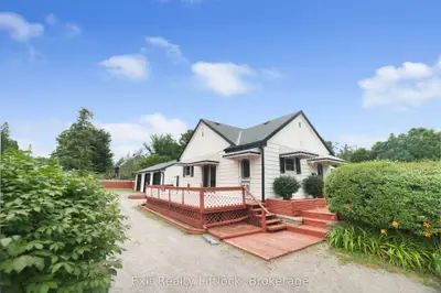 2 Edgewood Avenue, Douro-dummer, On K9l 1v5