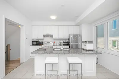 Att/Row/Townhouse in Hamilton