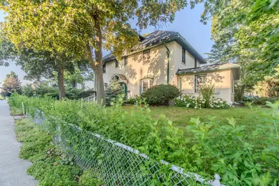 5214 Third Avenue, Niagara Falls, On L2e 4m4