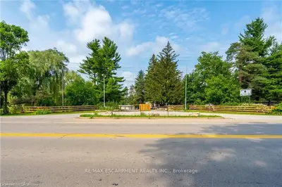 976 Hwy 52, Hamilton, On L0r 1j0