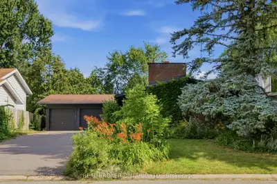 Detached in Beacon Hill North - South and Area