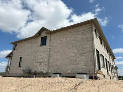 16 Reid Hill Drive, Mapleton, On N0g 1p0