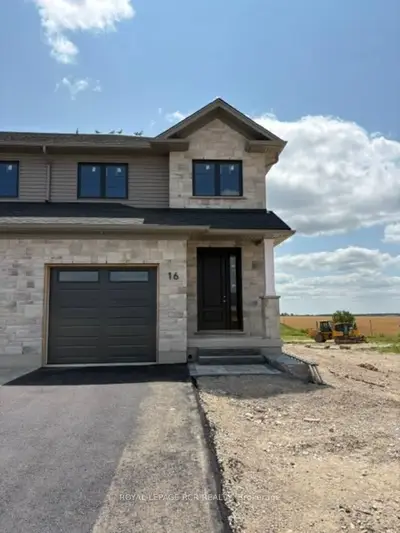 16 Reid Hill Drive, Mapleton, On N0g 1p0