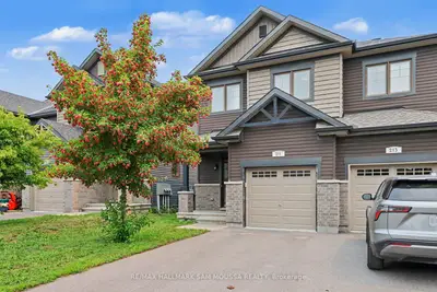 Att/Row/Townhouse in Kanata